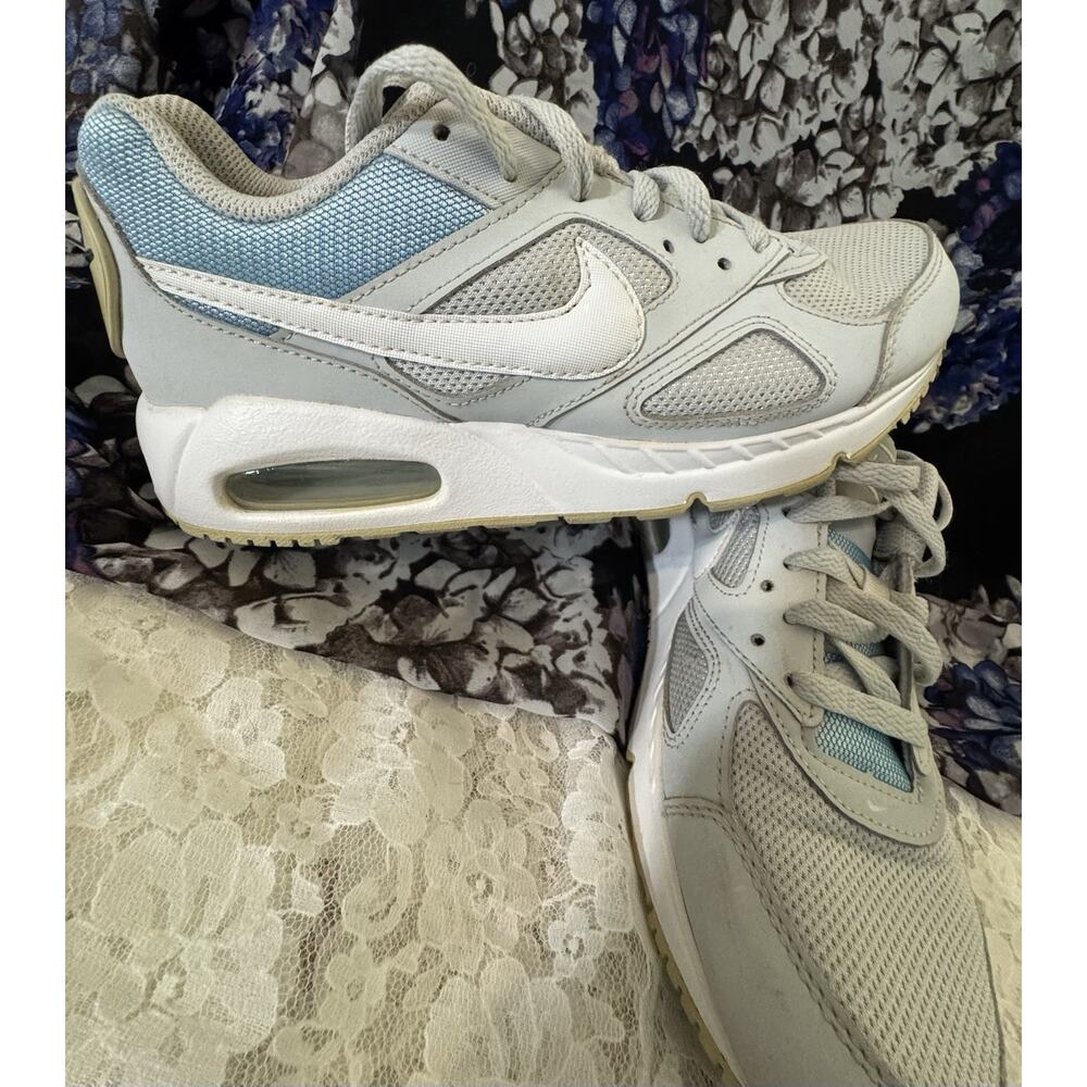 Size 8 - Nike Air Max IVO Pure Platinum White blue sneaker running shoe - Picture 3 of 9